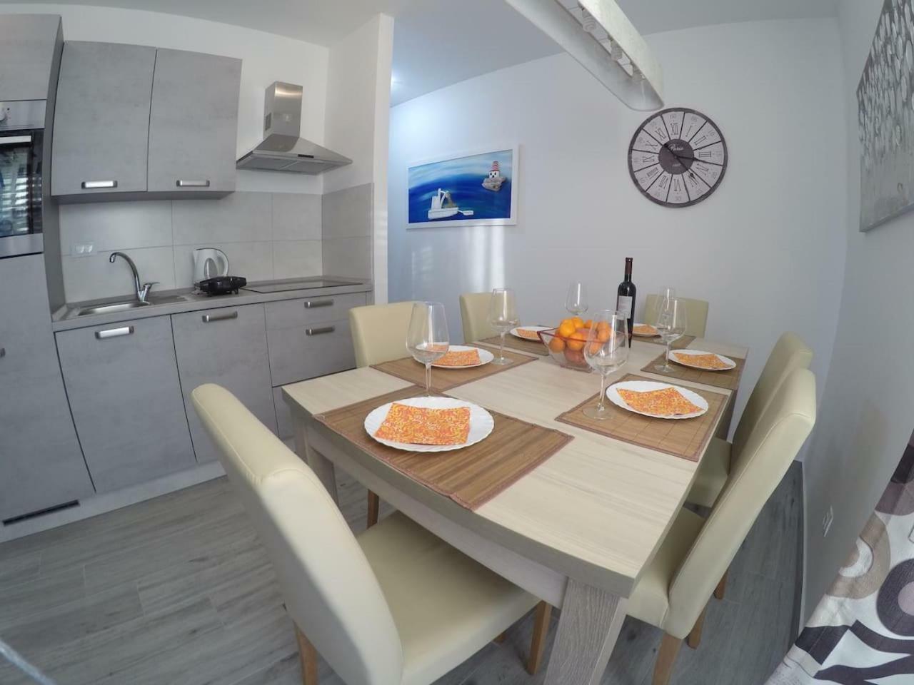 The Globetrotter'S Residence Kastel Novi ภายนอก รูปภาพ